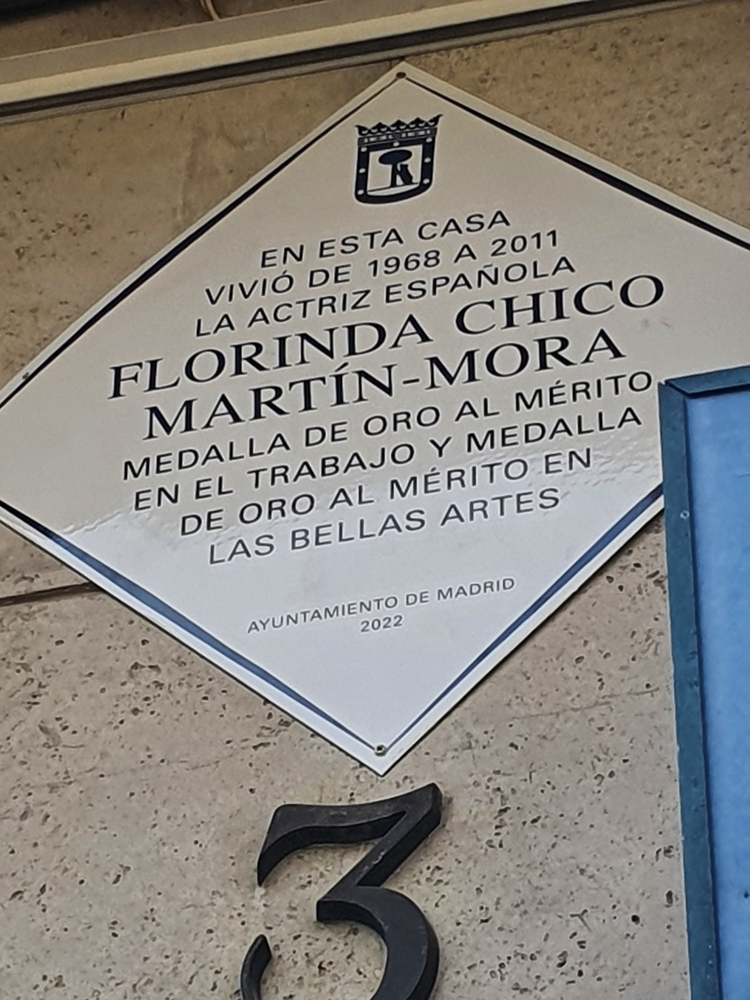Placa conmemorativa a Florinda Chico en su domicilio de Paseo de la Chopera,3, en Arganzuela